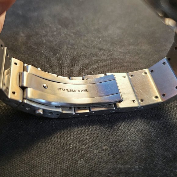 Vintage Men's Burberry Stainless Watch, BU7303, EKD insignia, authentic, used - Picture 15 of 16